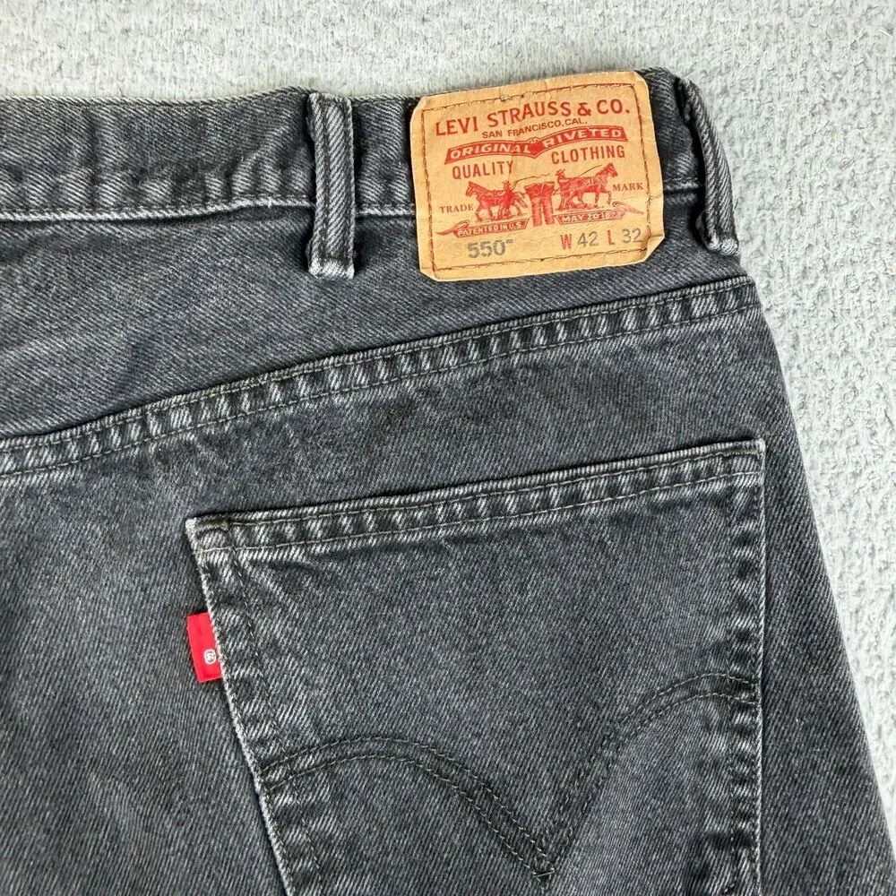 LEVI'S 550 Relaxed Jeans Mens 42x32 Black Light Wash Tapered Streetwear